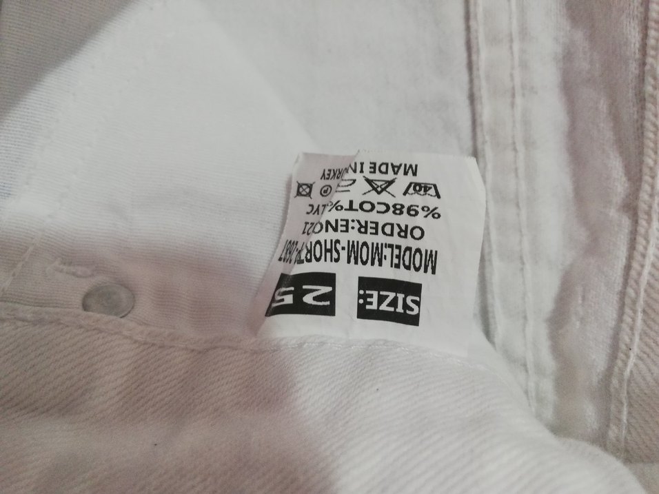 Düğmeli Beyaz Mini Kot Şort - Görsel 4