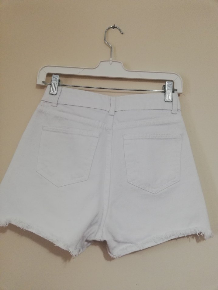 Düğmeli Beyaz Mini Kot Şort - Görsel 2