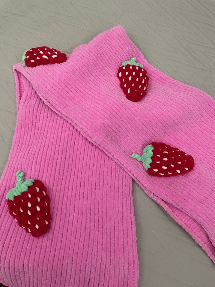 Nakışlı Çilek Detaylı Pembe Örgü Atkı - Görsel 2