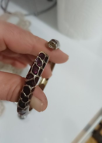 Bordo Yılan Desenli Zincir Detaylı Bileklik - Görsel 3