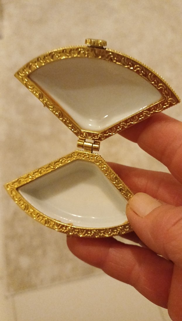 Çiçek Desenli Altın Renkli taki kutusu 2 li set - Görsel 3