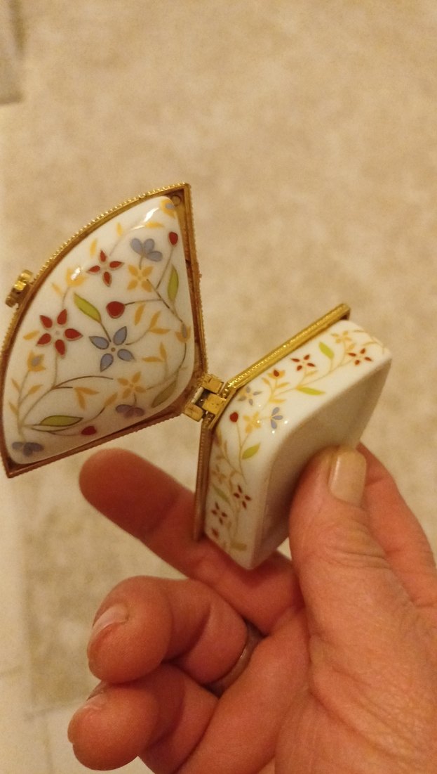 Çiçek Desenli Altın Renkli taki kutusu 2 li set - Görsel 4