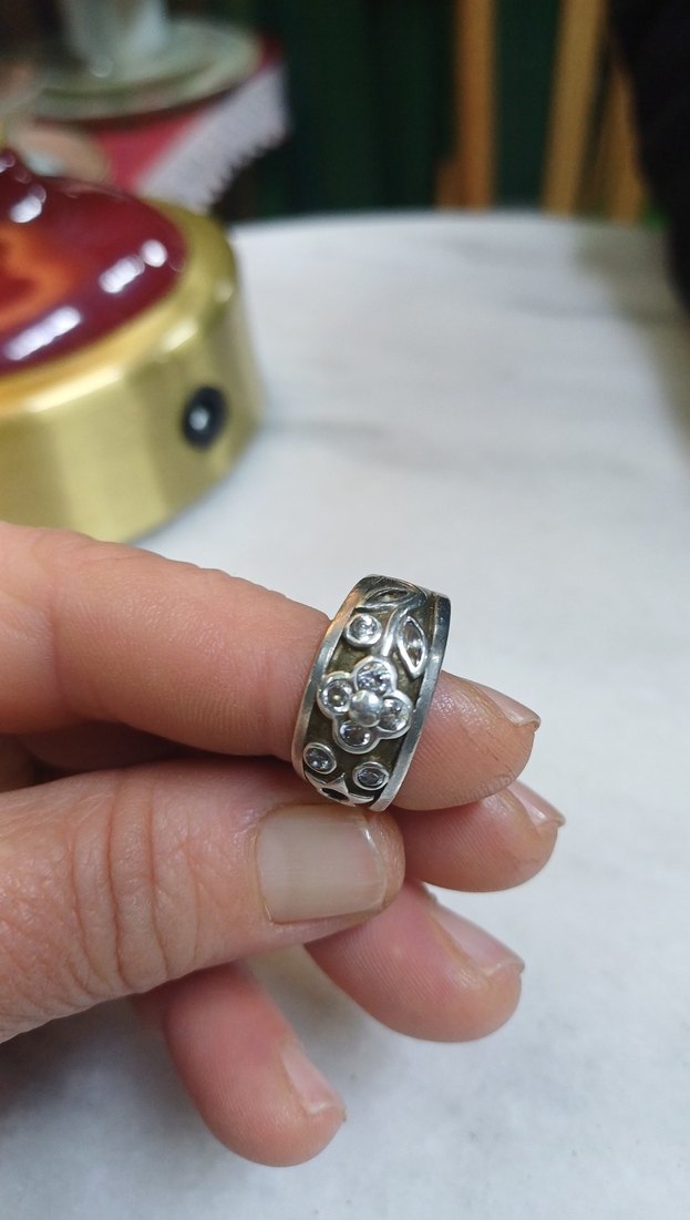 Gri Parlak Yılan Desenli Kadın Yüzük - Görsel 5