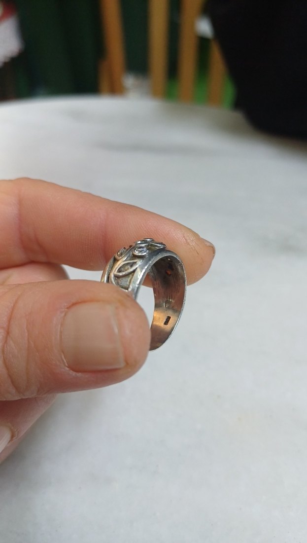 Gri Parlak Yılan Desenli Kadın Yüzük - Görsel 3