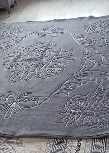 Gri Çiçek Desenli Battaniye - Görsel 3