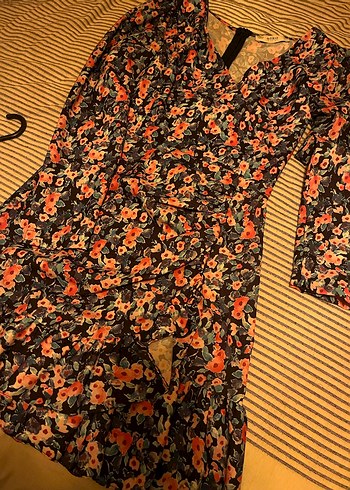 Pembe Çiçek Desenli V Yaka elbise - Görsel 3