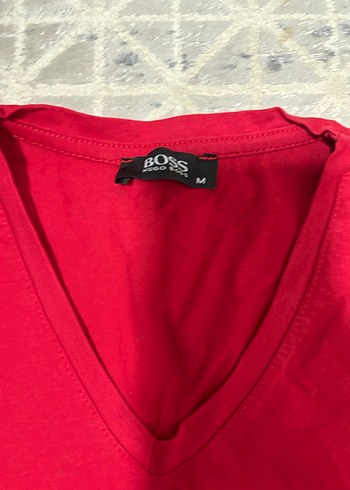 Kırmızı V Yakalı Erkek Tişört - Görsel 2