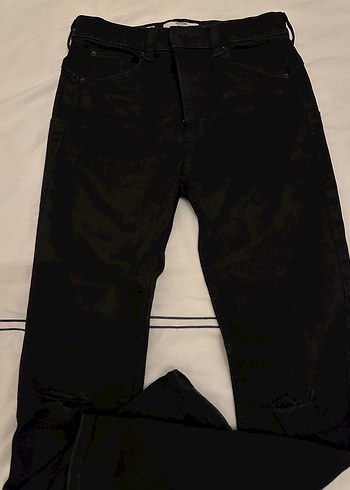 Bershka Dizi Yırtık Detaylı Dar Paça Siyah Jean - Görsel 2