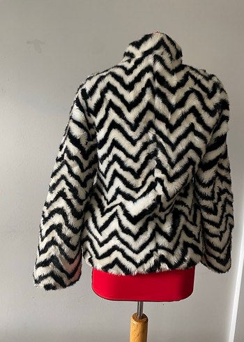 Zebra Desenli Gri Kadın Suni Kürk Ceket - Görsel 4