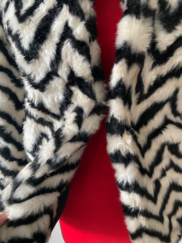 Zebra Desenli Gri Kadın Suni Kürk Ceket - Görsel 3