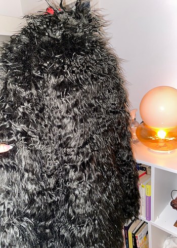 Uzun Siyah Kürk Detaylı Kadın Kaban - Görsel 5