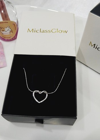 Altın Renkli Zincir Detaylı Minimalist Kalp Kolye - Görsel 2