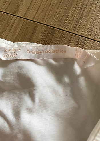 Beyaz Keten Volanlı V Yaka Kolsuz Bluz - Görsel 2