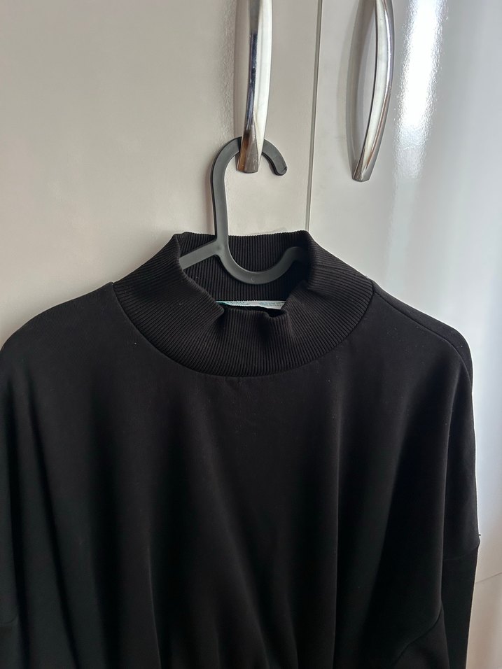 Siyah Drapeli Yüksek Yakalı Triko Elbise - Görsel 3