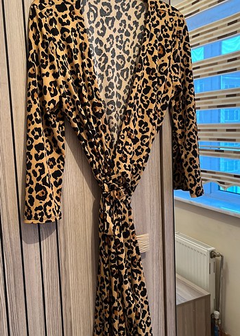 Leopar Desenli Uzun Kollu Kadın Sabahlık - Görsel 2