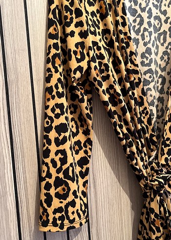 Leopar Desenli Uzun Kollu Kadın Sabahlık - Görsel 4