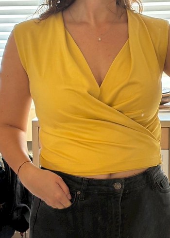 Sarı Drapeli V Yaka Kolsuz Bluz - Görsel 2
