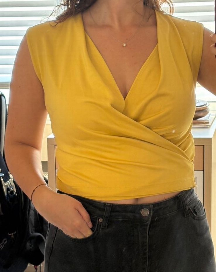Sarı Drapeli V Yaka Kolsuz Bluz - Görsel 2
