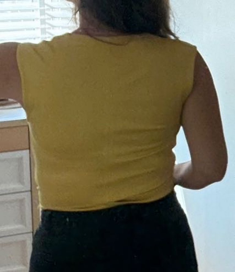 Sarı Drapeli V Yaka Kolsuz Bluz - Görsel 3