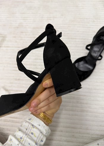 Kadın Siyah Minimalist Topuklu Ayakkabı - Görsel 4