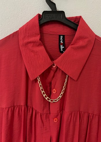 Zincir Detaylı Kırmızı Uzun Keten Gömlek - Görsel 2