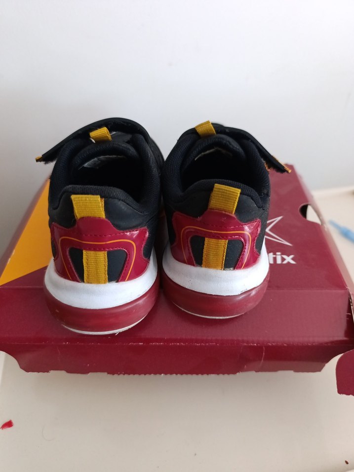 Kinetix Galatasaray li Çocuk Spor Ayakkabı - Görsel 2