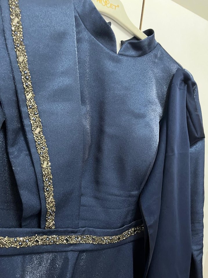 Petrol Mavisi Taş Detaylı 42 Beden Abiye  Eşarp TAM UYUMLU  - Görsel 3