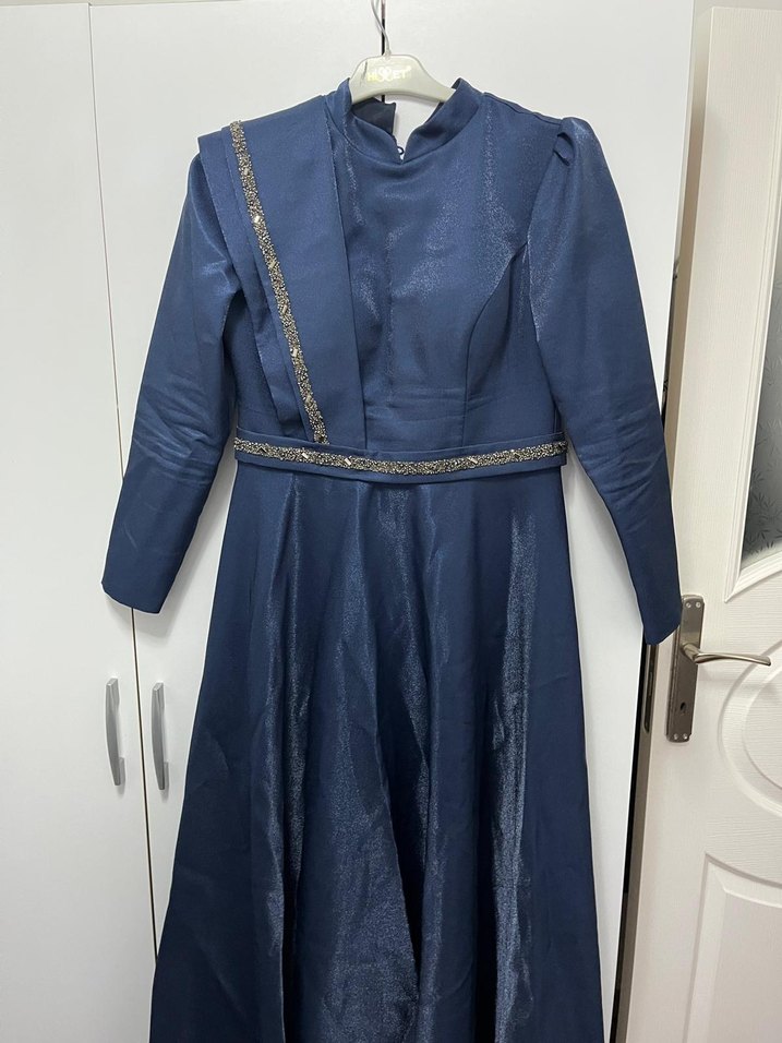 Petrol Mavisi Taş Detaylı 42 Beden Abiye  Eşarp TAM UYUMLU  - Görsel 2