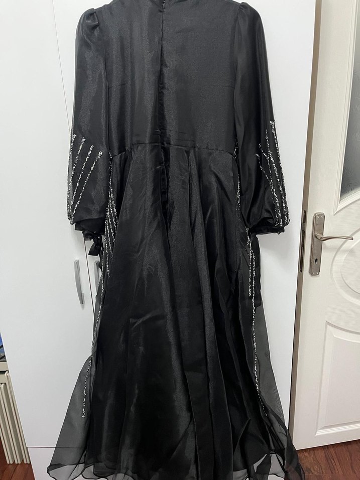 Pont Life marka siyah taş işlemeli uzun abiye.
44 beden - Görsel 4