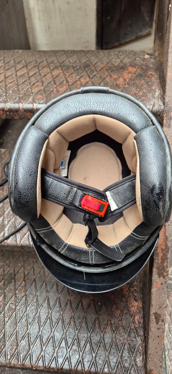 Kırmızı Baskılı Deri Motosiklet Kaskı - Görsel 4