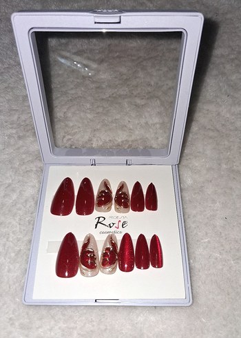 Parlak Kırmızı Tırnak Süslemeleri - Görsel 2