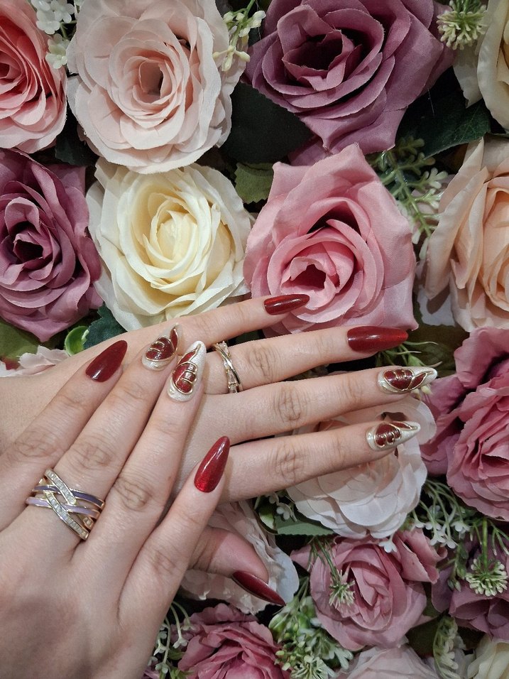 Parlak Kırmızı Tırnak Süslemeleri - Görsel 3