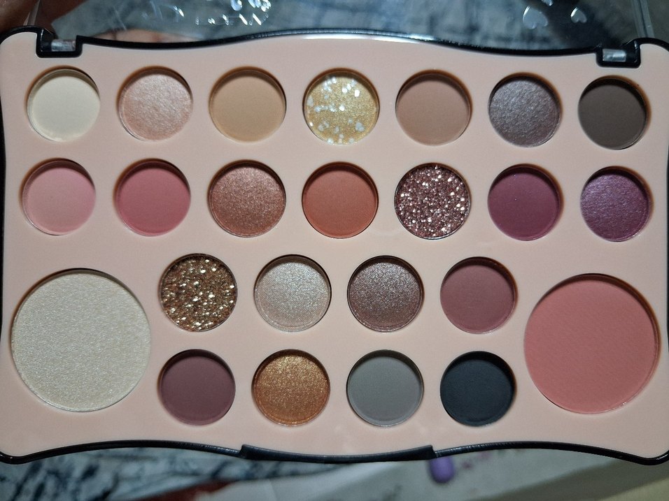 Bej Tonlarda Işıltılı Far Paleti - Görsel 3