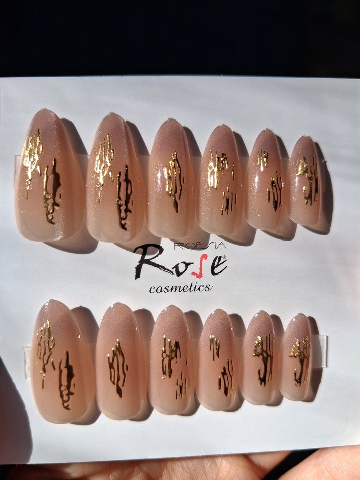 Bej Parlak Altın Detaylı Tırnak Süsü - Görsel 3