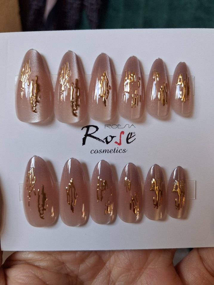 Bej Parlak Altın Detaylı Tırnak Süsü - Görsel 2