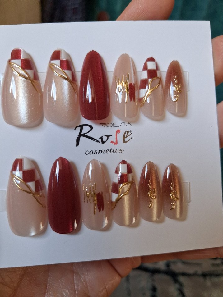 Kırmızı Parlak Tırnak Süslemeleri - Görsel 3