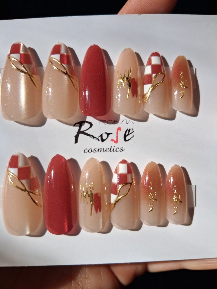 Kırmızı Parlak Tırnak Süslemeleri - Görsel 4