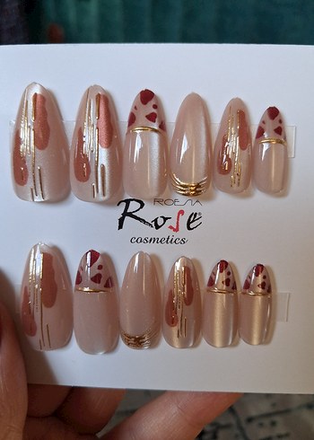 Bej ve Renkli Desenli Tırnak Süslemeleri - Görsel 3