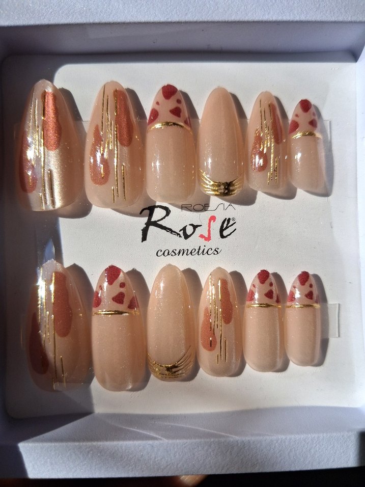 Bej ve Renkli Desenli Tırnak Süslemeleri - Görsel 4