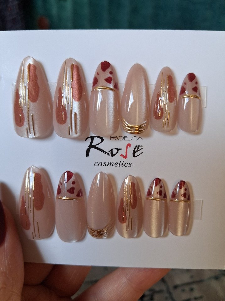 Bej ve Renkli Desenli Tırnak Süslemeleri - Görsel 3