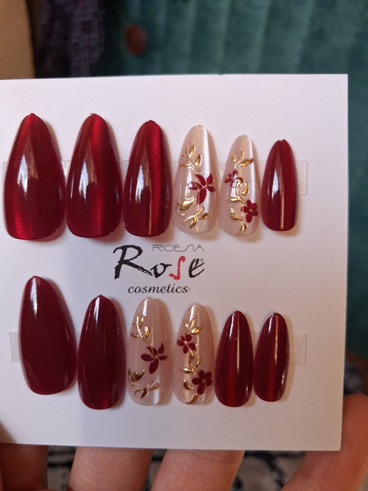 Koyu Kırmızı Çiçekli Tırnak Süslemeleri - Görsel 3