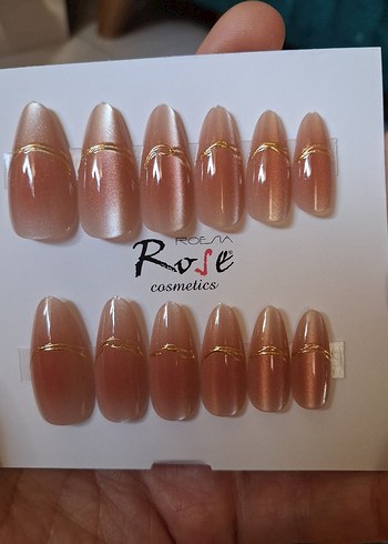 Bej Parlak Tırnak Süslemeleri - Görsel 3