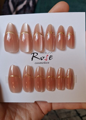 Bej Parlak Tırnak Süslemeleri - Görsel 2