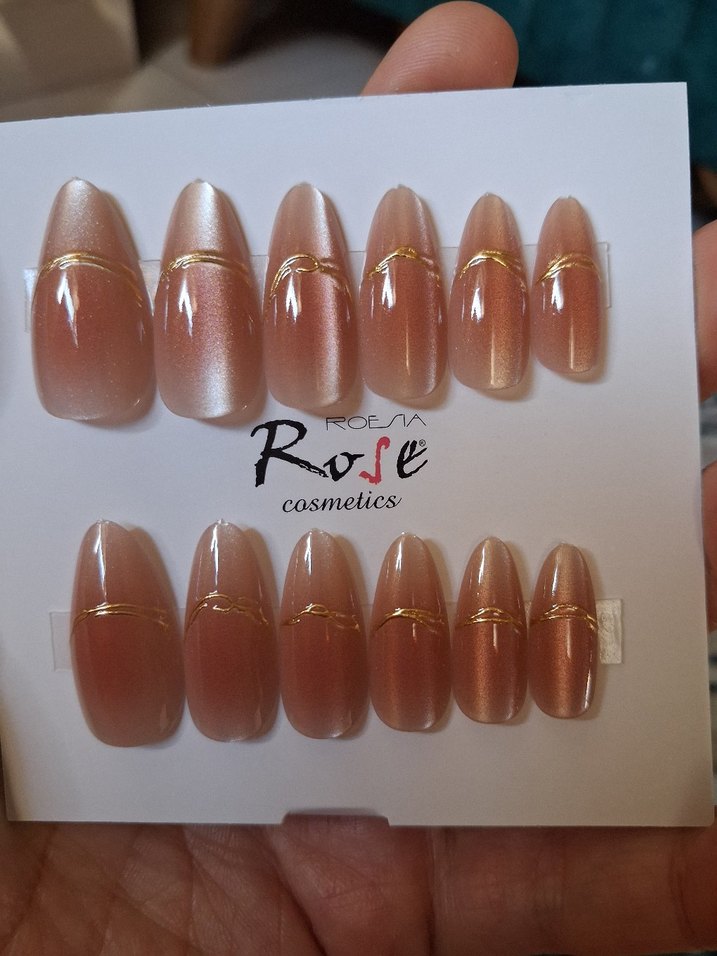 Bej Parlak Tırnak Süslemeleri - Görsel 3