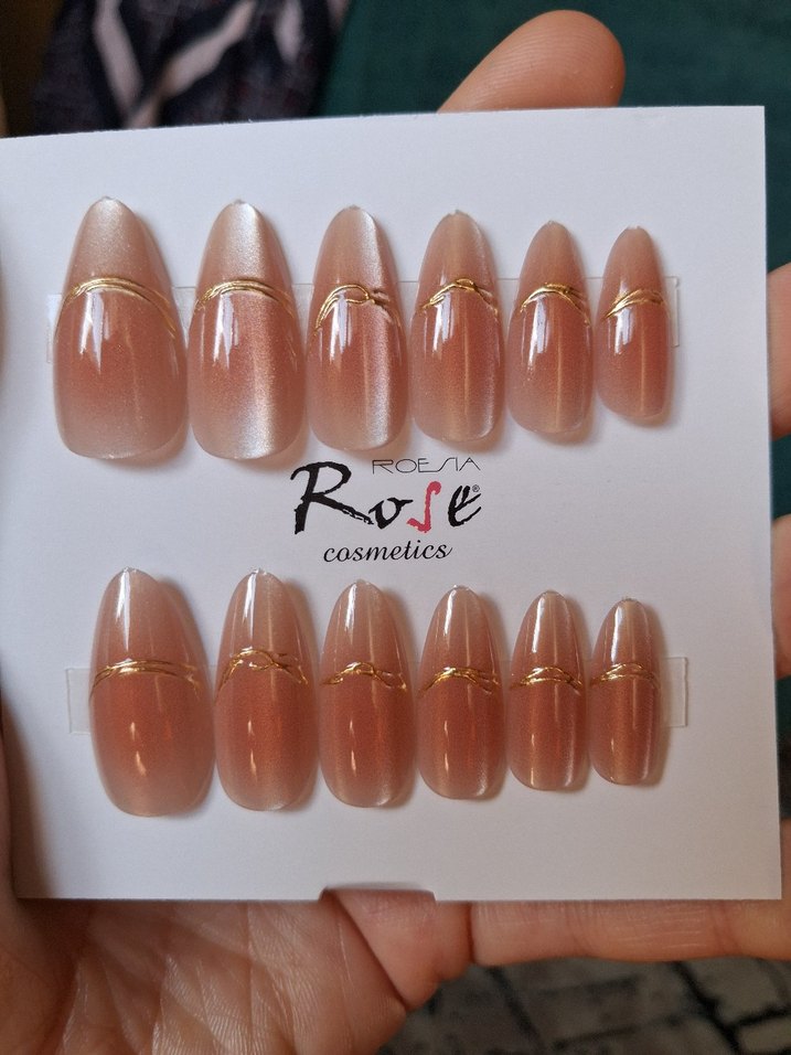 Bej Parlak Tırnak Süslemeleri - Görsel 2