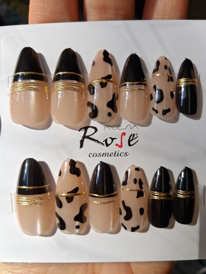 Siyah & Desenli Tırnak Süslemeleri - Görsel 3