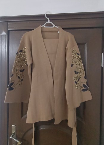 alt üst takım Nakışlı Bej Midi Kimono hiç kullanılmadı - Görsel 2