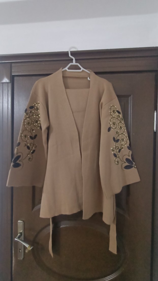 alt üst takım Nakışlı Bej Midi Kimono hiç kullanılmadı - Görsel 2