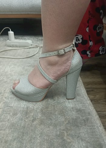 Simli GriTokalı Kadın Yüksek Topuklu Abiye Ayakkabı1 kez giyildi - Görsel 2