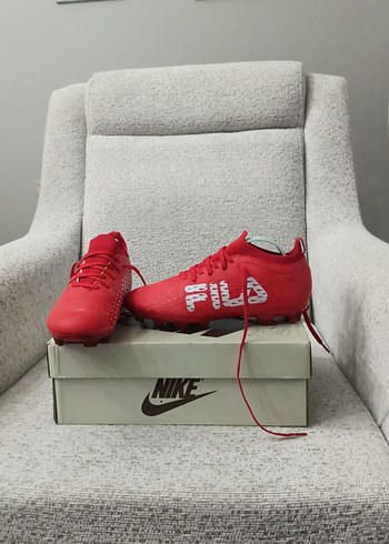 Kırmızı FilA Baskılı Erkek Futbol Ayakkabısı - Görsel 2